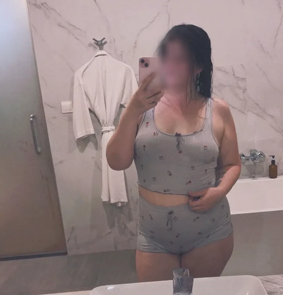 Michelle, 27